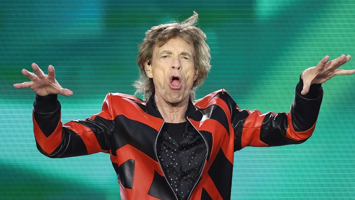 Mick Jagger, a sus 83 años: “Mi padre era profesor de educación física, me enseñó a moverme para estar bien”