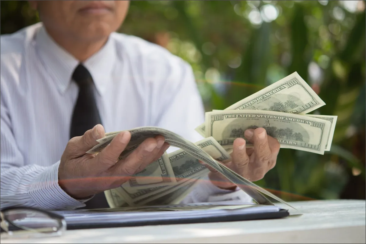 A partir del 30 de septiembre: a cuánto aumentará el salario mínimo para empleados sin propinas en Florida