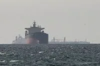 Irã escala tensões em Ormuz e ameaça 45 navios com multas e confisco