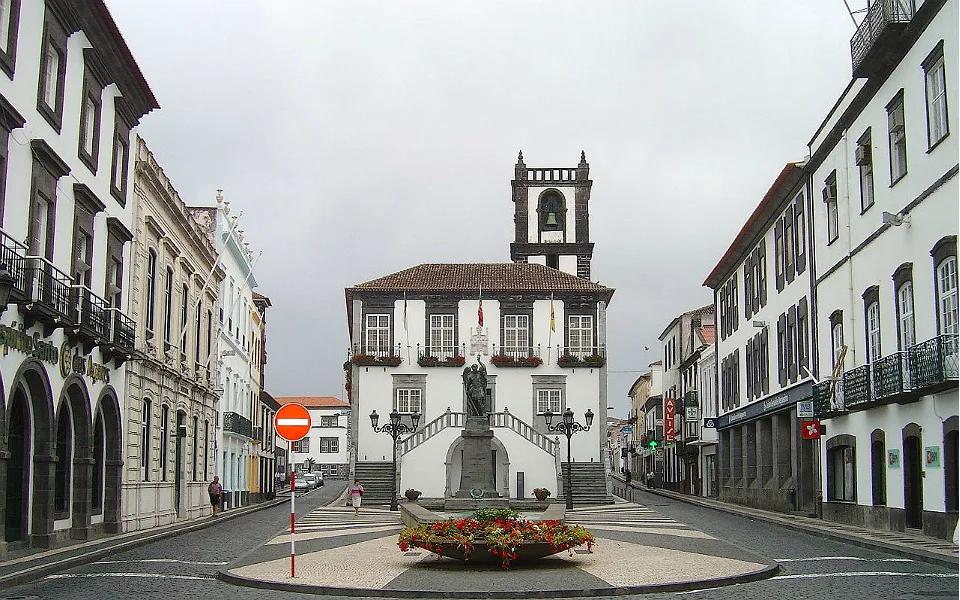 Agência Fitch melhora ‘rating’ dos Açores para BBB+