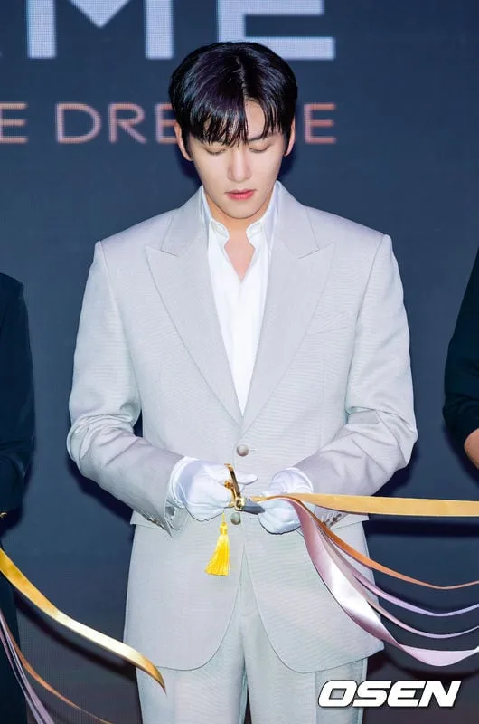 [사진]지창욱,'진지하게 컷팅'