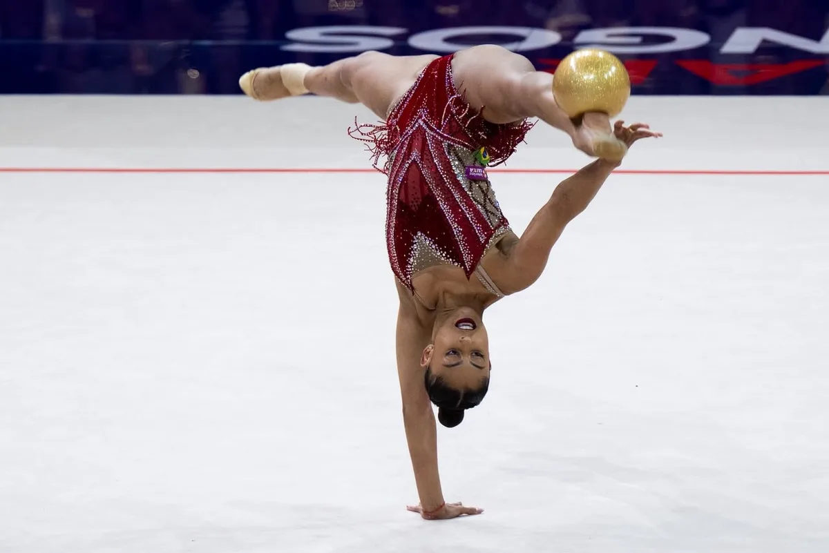 Bárbara Domingos fecha final do Mundial de ginástica rítmica longe do pódio; veja as séries