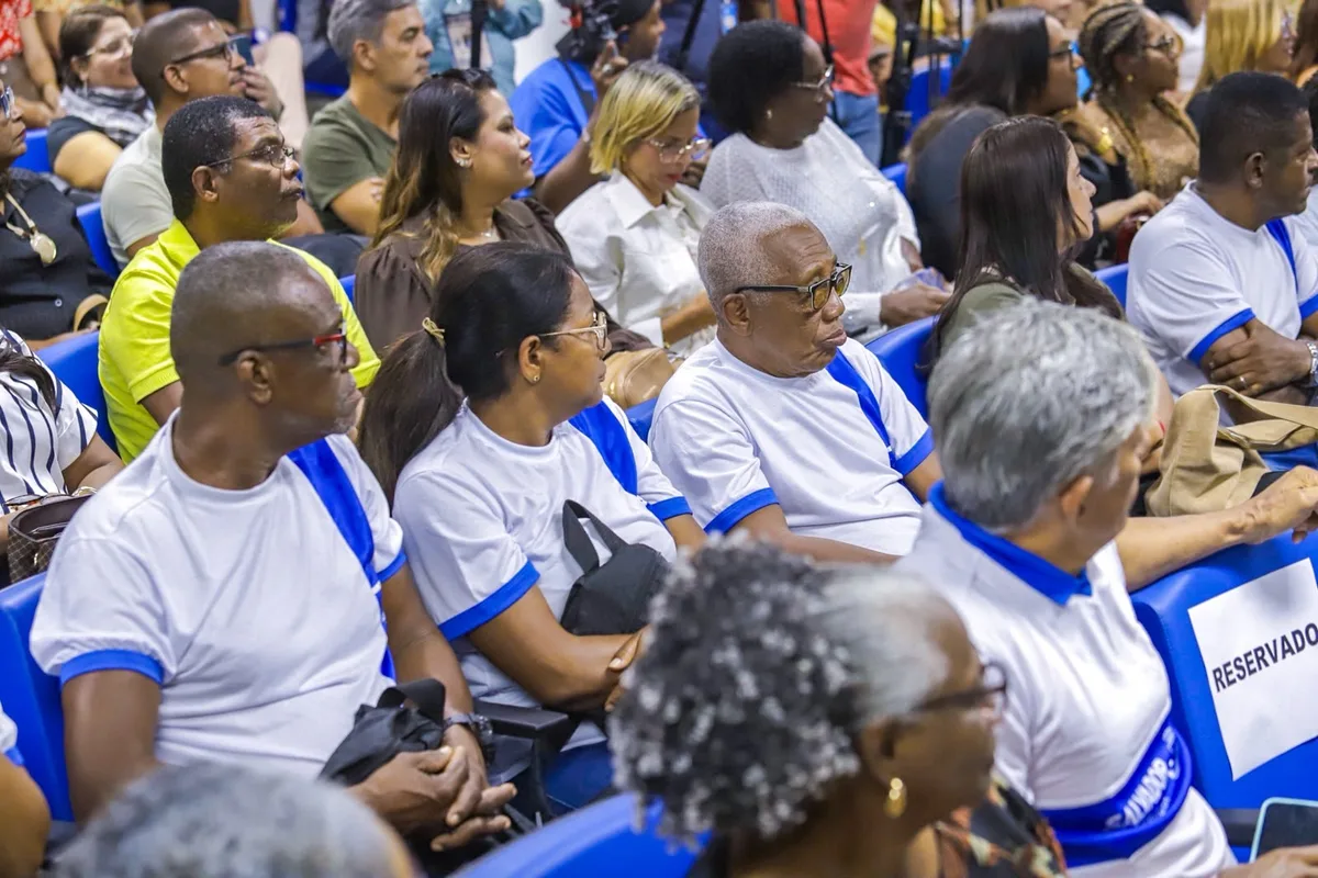 Estudantes da EJA da rede municipal de Salvador vão receber bolsa presença a partir de setembro