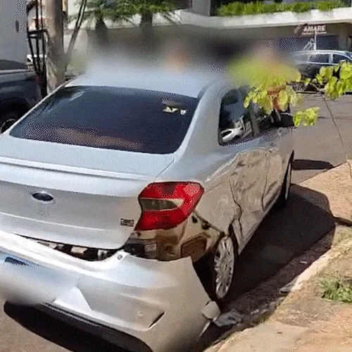 Motorista avança pare e causa acidente em cruzamento famoso por colisões
