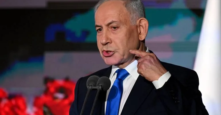 Netanyahu felicita Flávio Bolsonaro (e confunde-o com o pai)