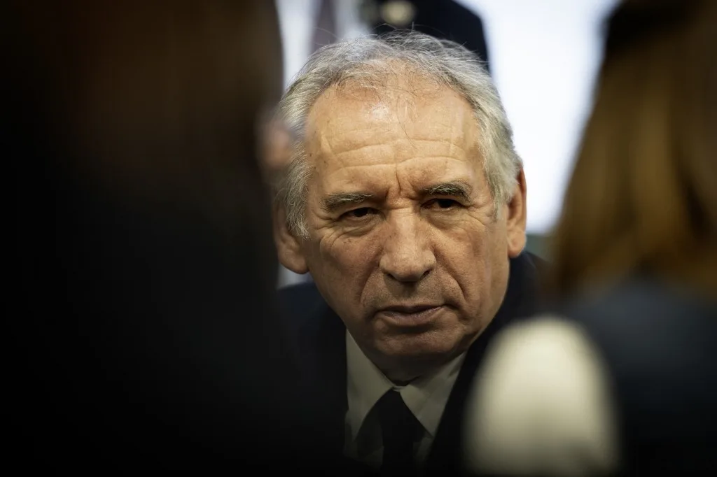 Grande primaire du PS à LR de François Bayrou : la dernière invention pour sauver la peau du centre