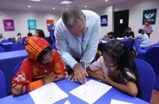 98 mujeres en Panamá apuestan a la educación que les fue negada en su infancia