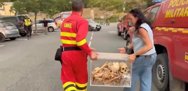 Espanha retira restos mortais de reis de mosteiro por ameaça de incêndio