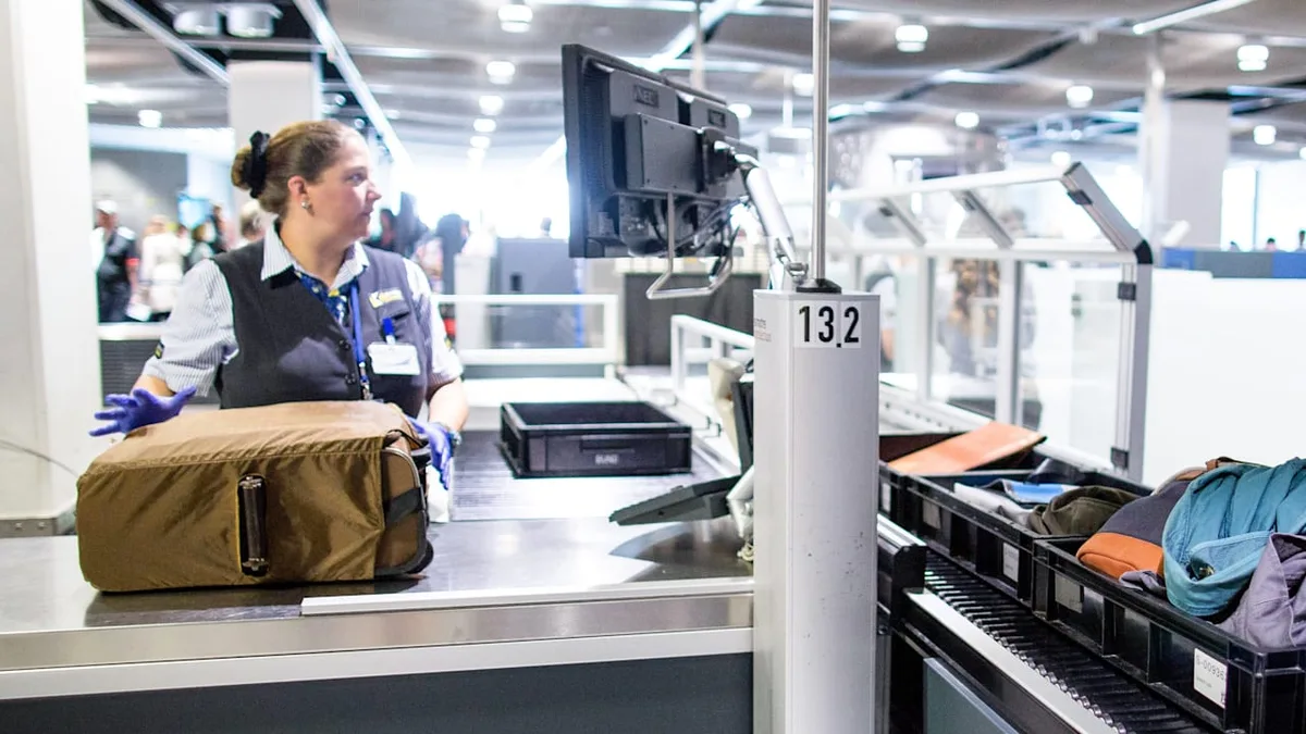 Große Airport-Liste - Flüssigkeiten im Handgepäck: Was gilt denn jetzt?