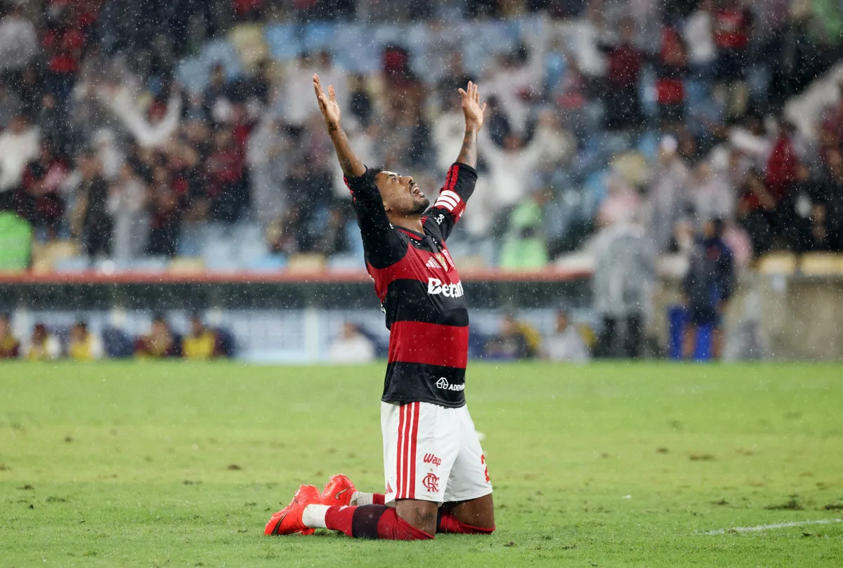 Bruno Henrique agradece assistência de joia na vitória do Flamengo: "Promissor"