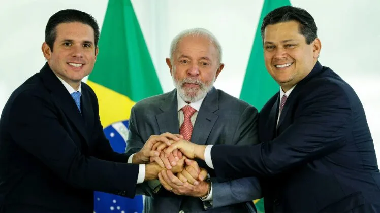 Lula, Alcolumbre e Hugo Motta firmam um pacto pela continuidade do seu poder