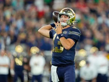 No. 4 Notre Dame overcomes sluggish start to beat Wisconsin 41-13 at Lambeau Field