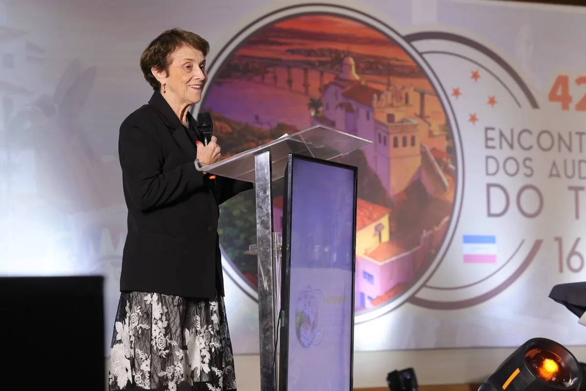 Novos modelos de trabalho, IA e NR-1: ministra do TST analisa os desafios do mercado no Brasil