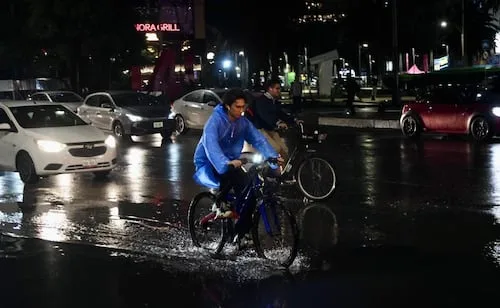Lluvias de este miércoles dejan casi 7 millones de metros cúbicos de agua en CDMX; despliegan operativo por encharcamientos