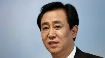 Justiça da China condena fundador da imobiliária Evergrande a prisão perpétua