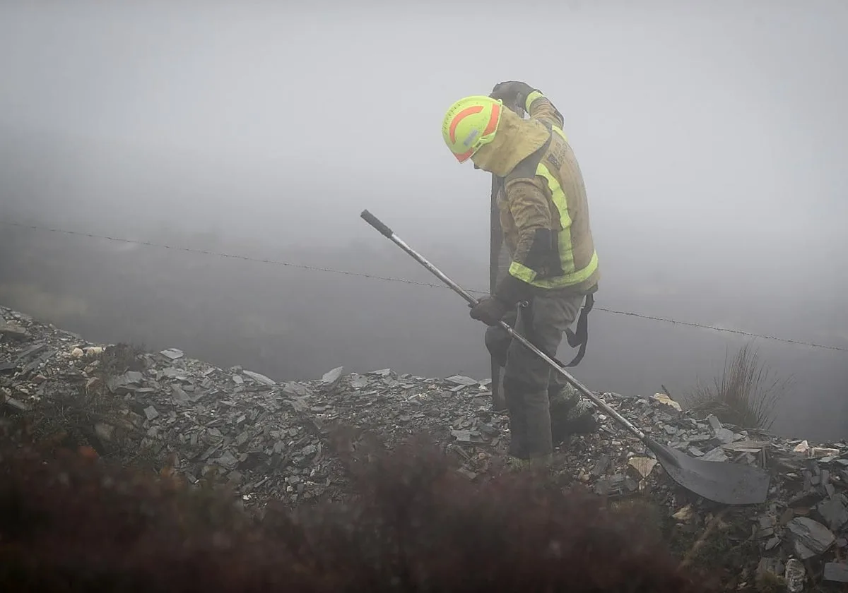 El incendio de Quiroga (Lugo) sigue sin control y arrasa ya 320 hectáreas