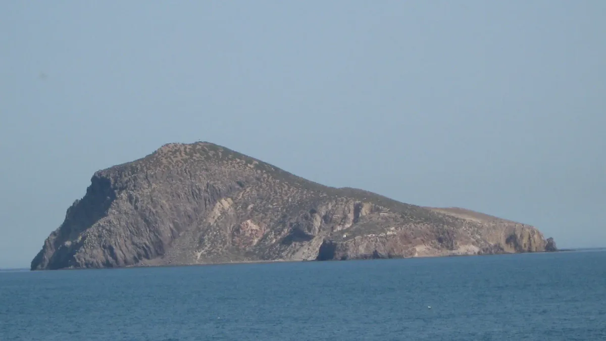 La Guardia Civil localiza a 17 inmigrantes en las islas Chafarinas y los traslada a Melilla