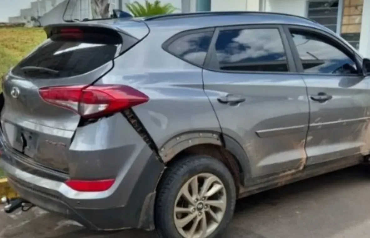 Carro de servidora executada com o filho é encontrado com droga em fundo falso