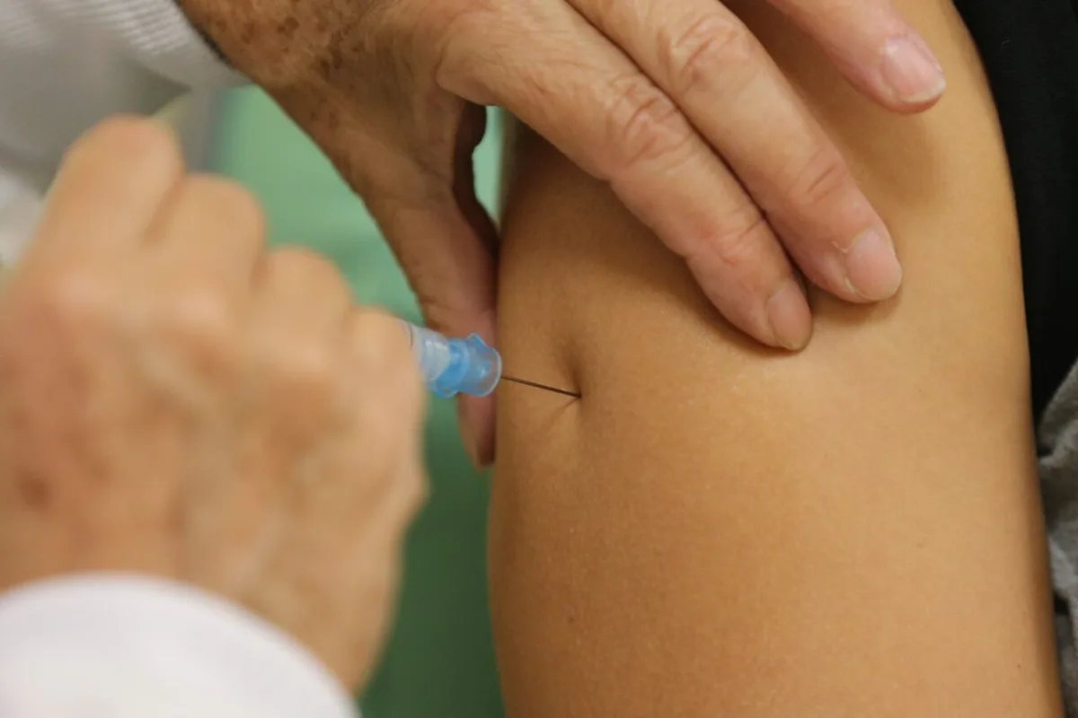 Paraná estima aplicar 50 mil doses no Dia D de Multivacinação neste sábado