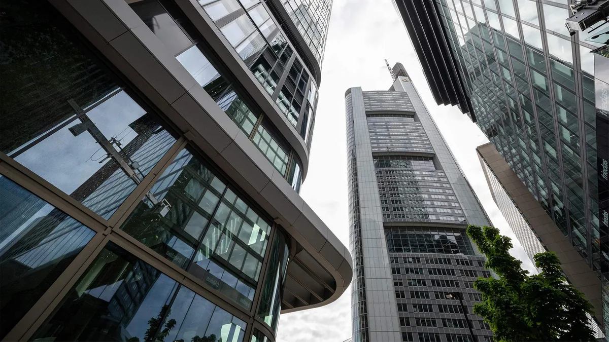 Commerzbank-Übernahme: Was auf Beschäftigte und Mittelstand zukommt