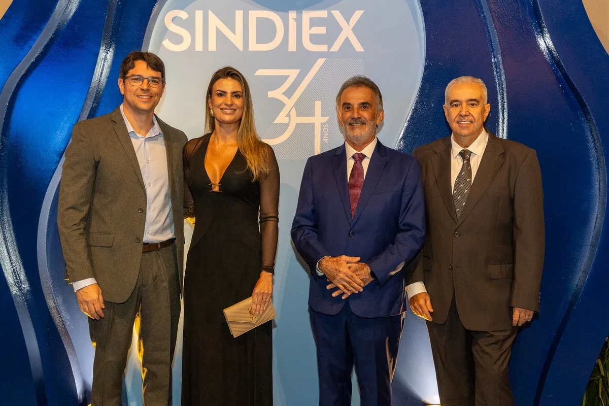 Sindiex celebra aniversário com posse de nova diretoria em Vitória