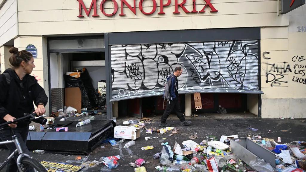 DIRECT - Mobilisation du 17 octobre: la France se réveille groggy au lendemain d'une journée de colère et de chaos