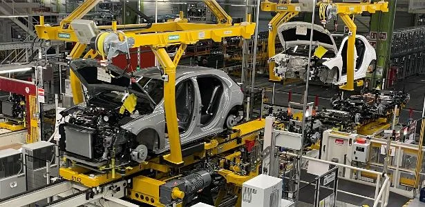Indústria amarga 21º mês seguido de péssimo, pior marca desde 2016, diz CNI