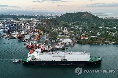 파나마운하청 "일부 선박 통행권 100만달러 돌파"