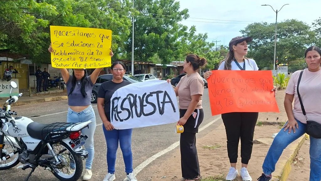 Mal estado de escuela en Bolívar obliga a 900 estudiantes a ver clases virtuales