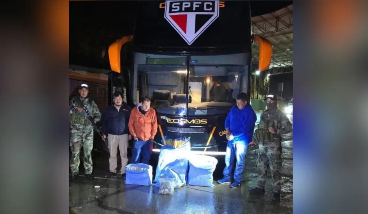 Ônibus que faria transporte do São Paulo na Bolívia é apreendido com 86 kg de maconha