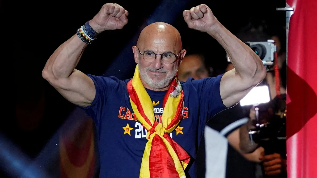 Fußball-Transferticker: Luis de la Fuente verlängert vorzeitig als Spaniens Nationaltrainer