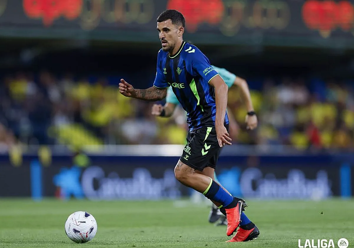 Ceballos se estrena con el Betis 3.404 días después y sin fallar un solo pase