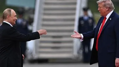 Trump le pone la cruz a Zelenski con un guiño a Putin tras su acuerdo