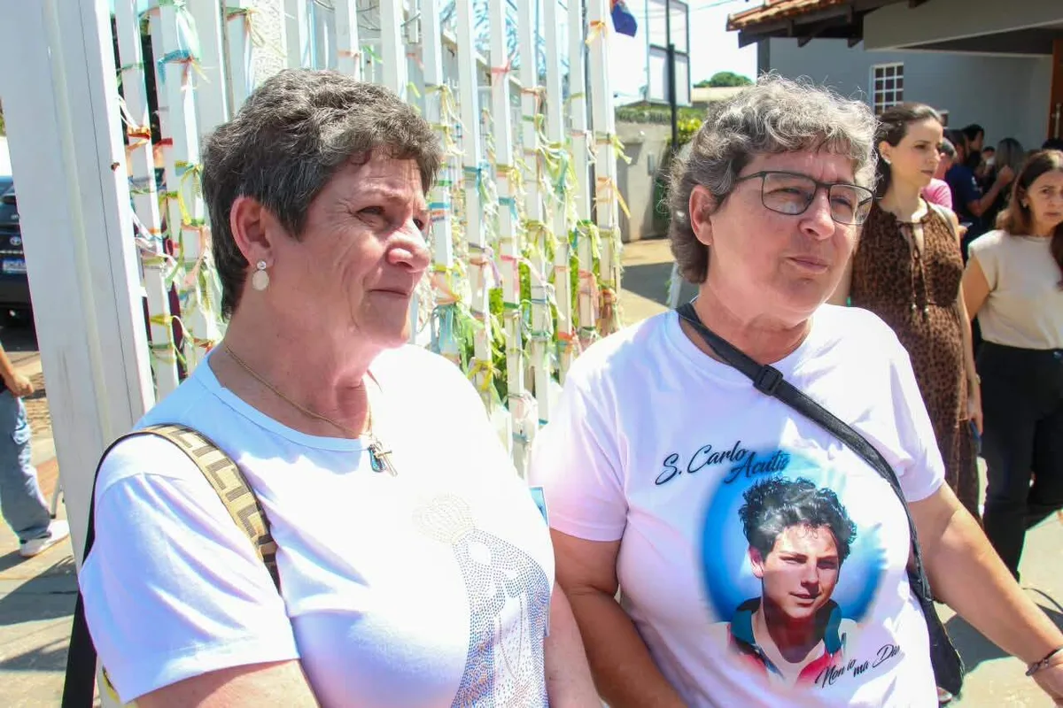 Após cura de câncer, irmãs percorrem 600 km para agradecer a Carlo Acutis