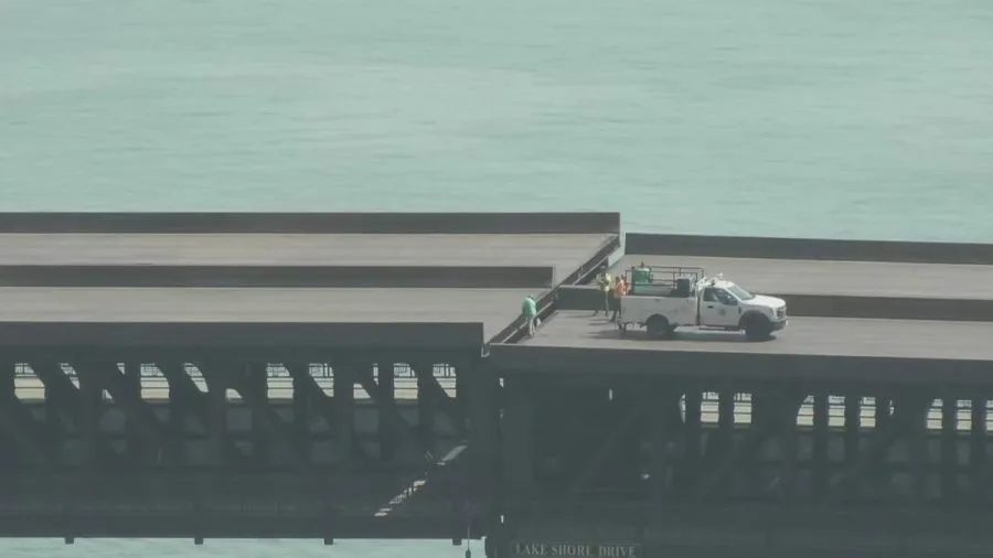 Popular downtown Chicago bridge stuck in up position due to heat