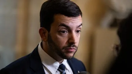 "Absolument pas crédible juridiquement" : le RN peut-il vraiment interdire le port du voile dans l'espace public ?