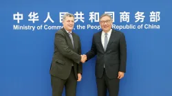China's commerce minister meets Danone CEO