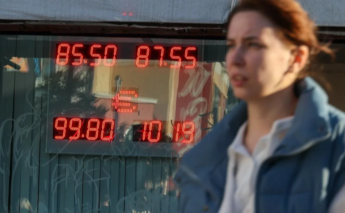 Доллар по ₽87,4: Почему Минэкономики сохранило прогноз по курсу рубля