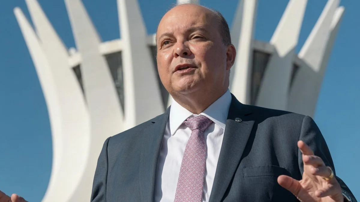 Ibaneis pediu reunião na Suíça para tratar da compra do Master, diz PF