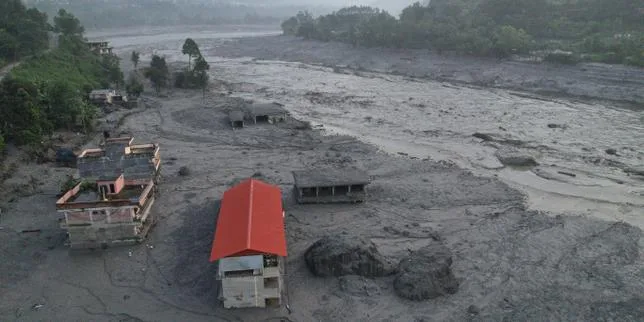 Inondations au Népal et au Tibet : la montée des eaux complique les opérations de secours ; 750 morts selon un bilan toujours provisoire