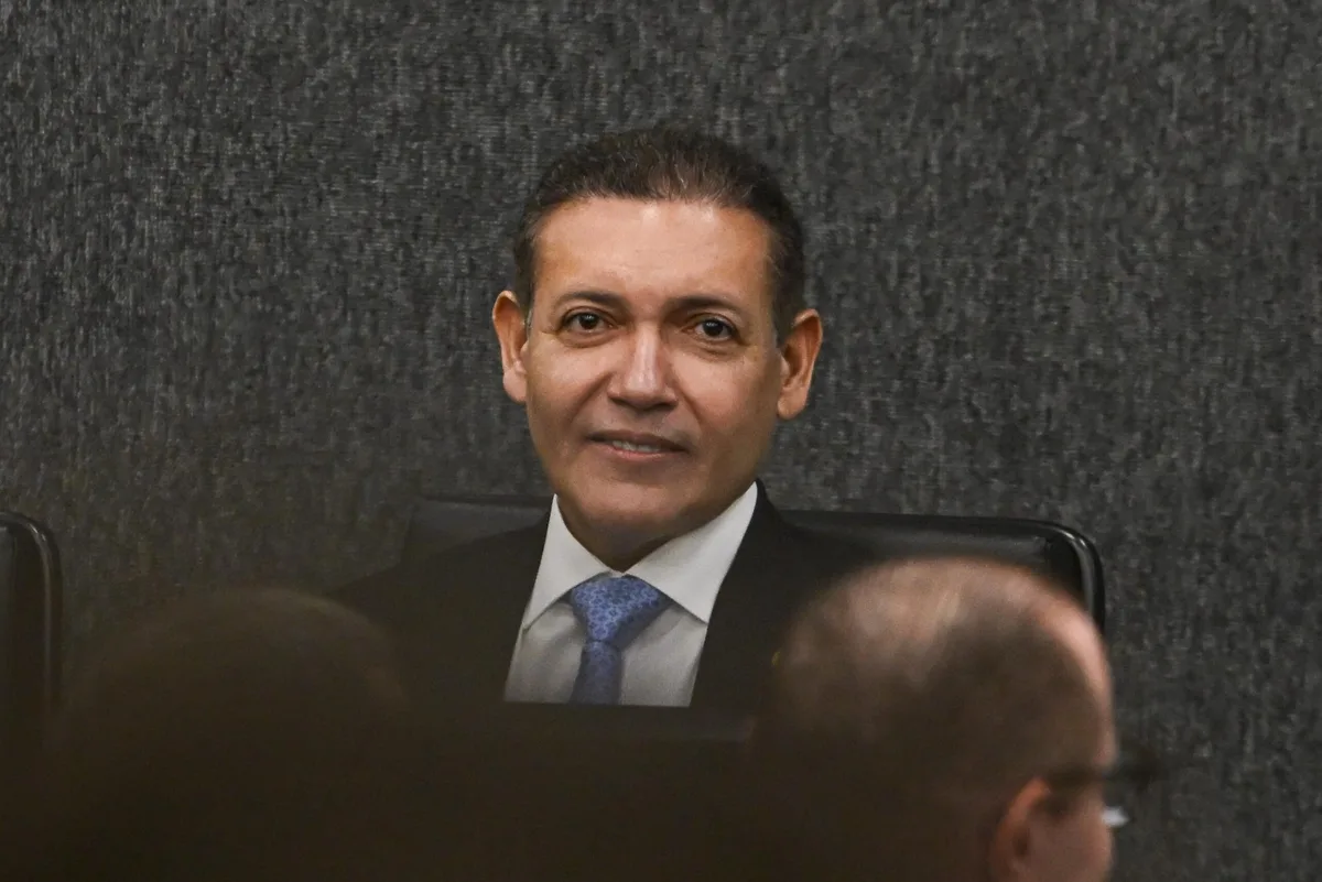 Nunes Marques nega tirar do ar propaganda de Lula que liga Flávio ao Master