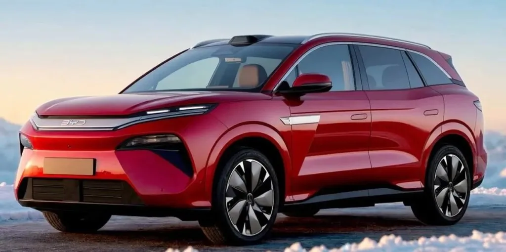 7 plazas, 775 CV, 100% eléctrico y que carga casi igual de rápido que un gasolina: así es el BYD Atto 8