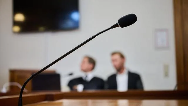 Prozess in Oldenburg: JVA-Mitarbeiter beleidigt? Christian B. wieder vor Gericht