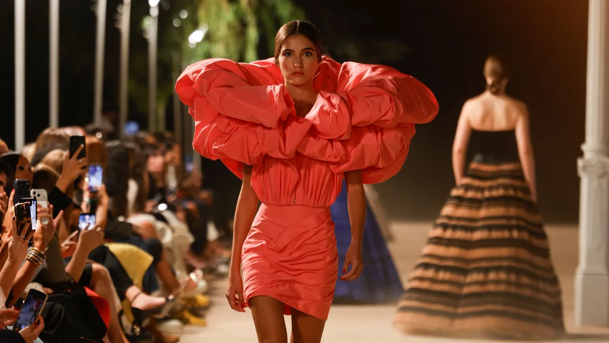 La mejor colección de Mercedes-Benz Fashion Week Madrid y todos los titulares que no te puedes perder de su edición más cosmopolita hasta la fecha