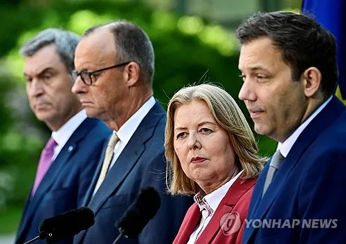 독일 연정 내분…사민당 대표 "파트너 정당 공격에 사임"