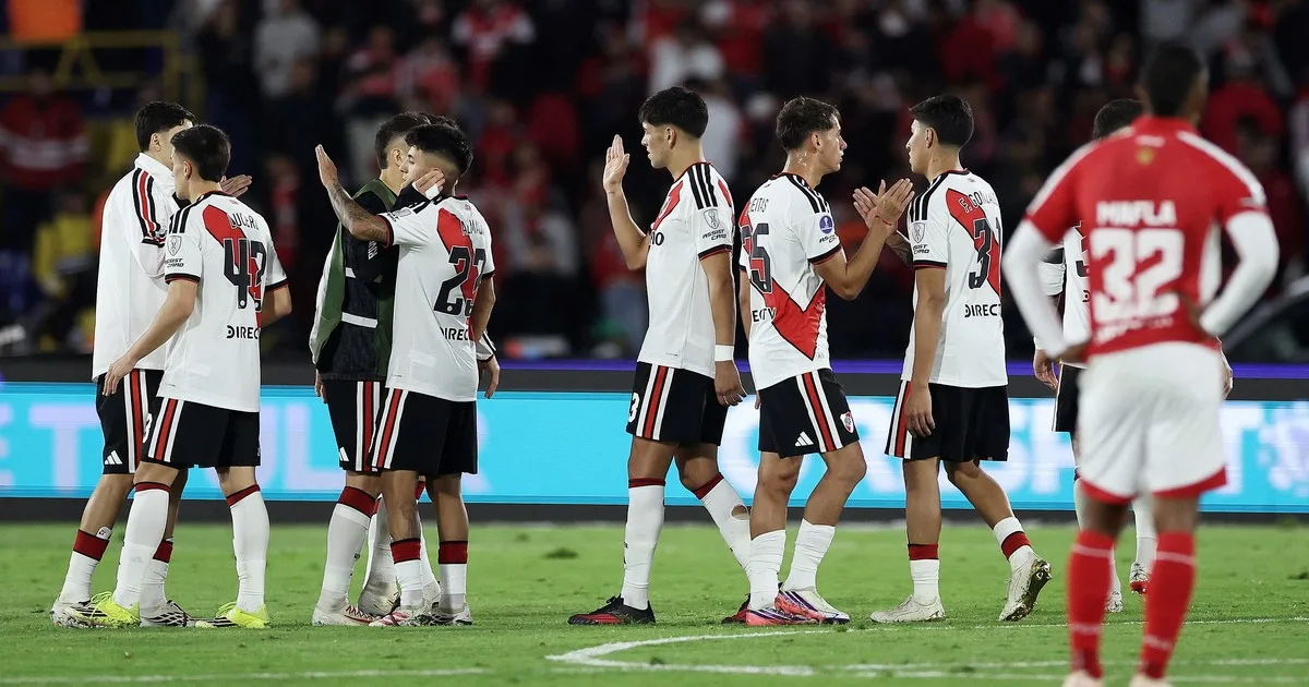 El insólito 11 con el que River terminó el 0-0 en Bogotá