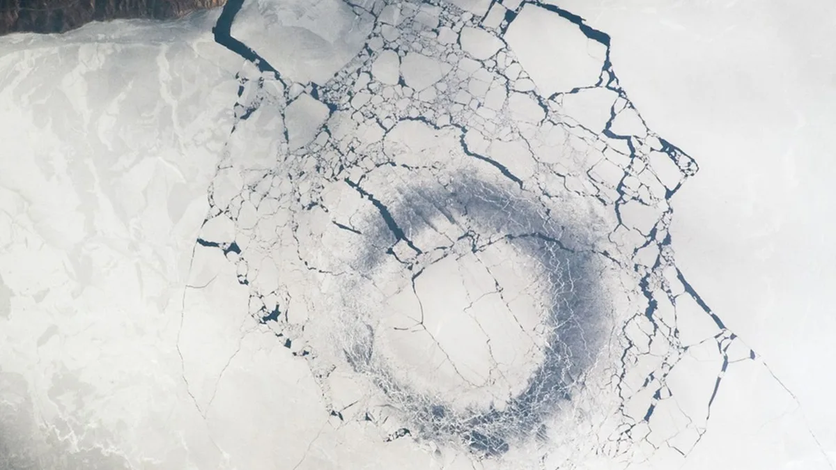 Naturphänomen mit Rätseln: Was hat es mit den kilometergroßen Ringen am Baikalsee auf sich?