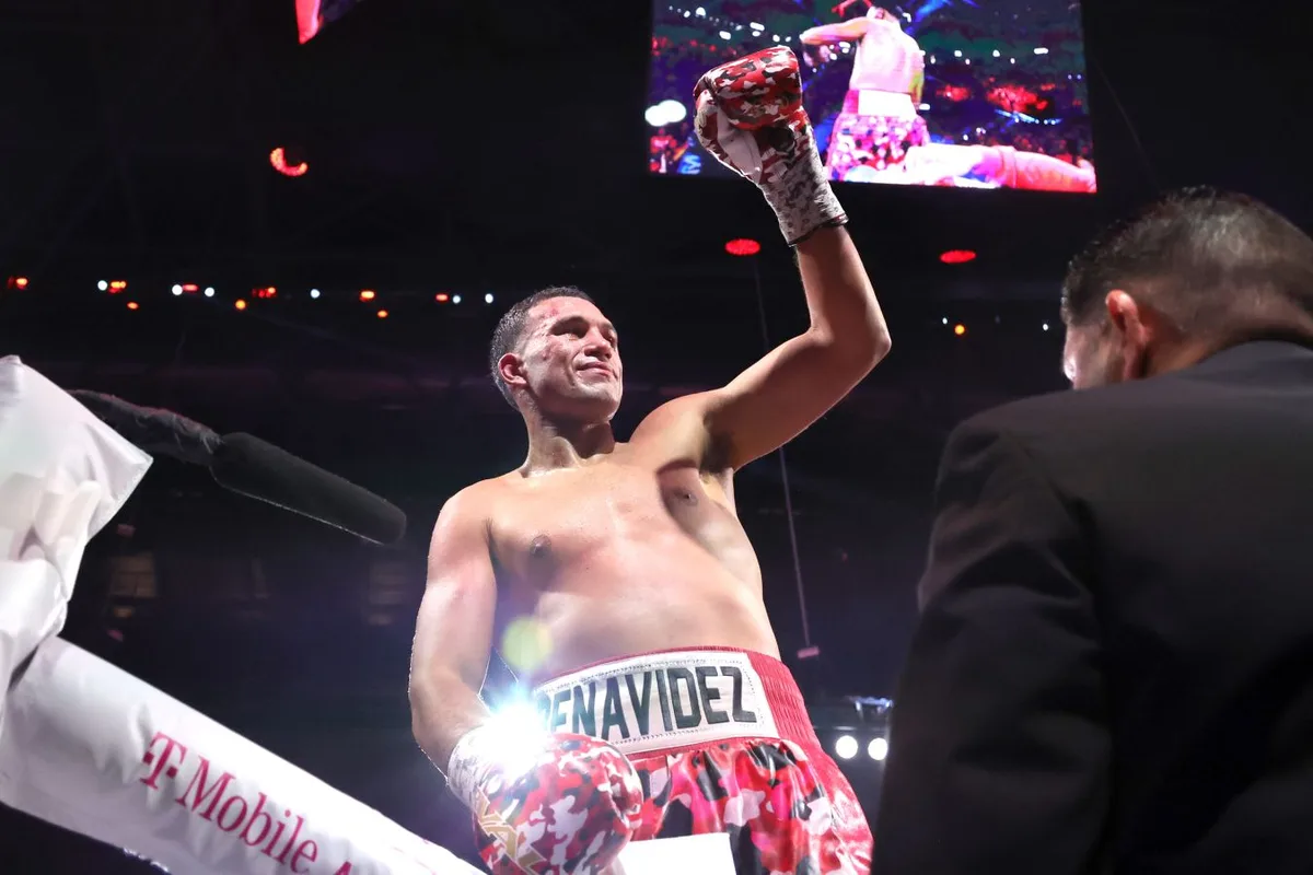 Дэвид Бенавидес оставил титул чемпиона мира по версии WBC в полутяжёлом весе
