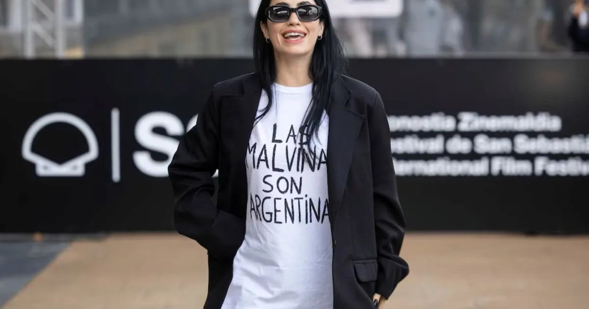 «Las Malvinas son argentinas»: los motivos detrás de la remera que eligió Lali para el festival San Sebastián