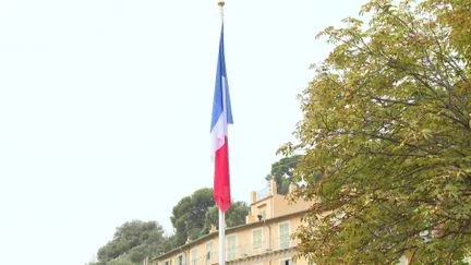 "Le chauvinisme remplace la lutte contre les inégalités sociales" : lever de drapeau et Marseillaise dans les écoles à Nice, les annonces d'Eric Ciotti divisent